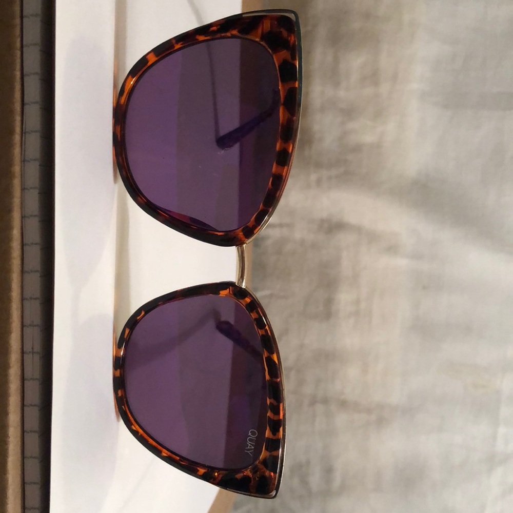 Like new Quay sunglasses